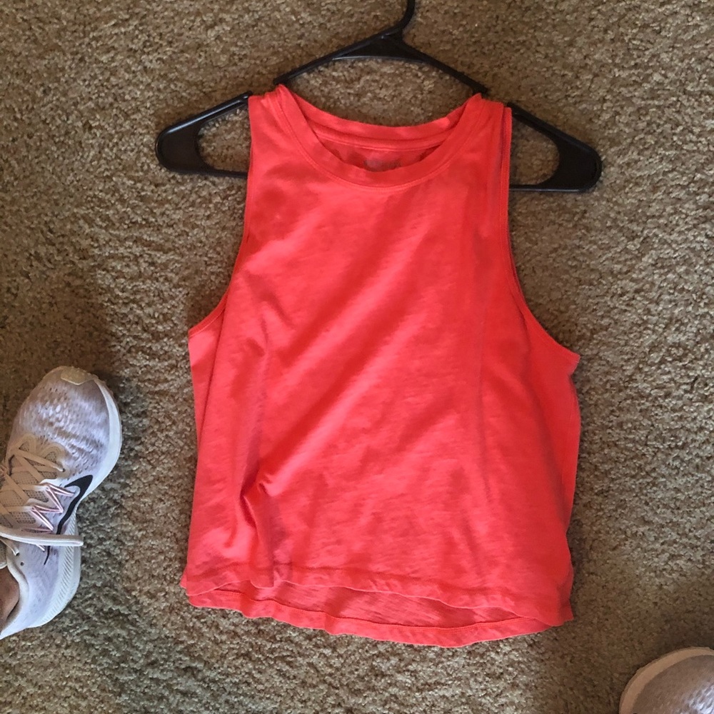 Athleta flowy crop tank !